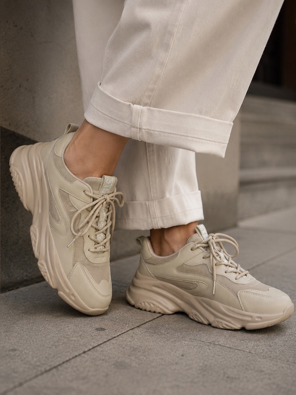 Steve Madden Zabb Sneakers
Beige Memory Foam Fashion Sneakers Size 7.5M